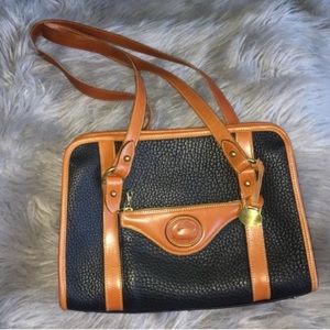 *** S O L D **   Dooney & Bourke | Womans purse | EUC
